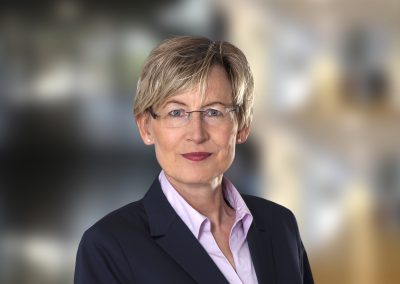 Businessfotografie Photo Lill Fotograf Hannover, authentisches Businessportrait Frau, vermittelt Persönlichkeit und Kompetenz